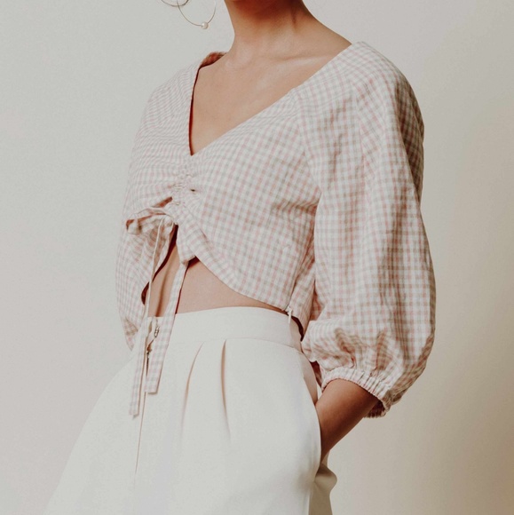 Chriselle x J.O.A Ruched Gingham Crop Top - Picture 1 of 9